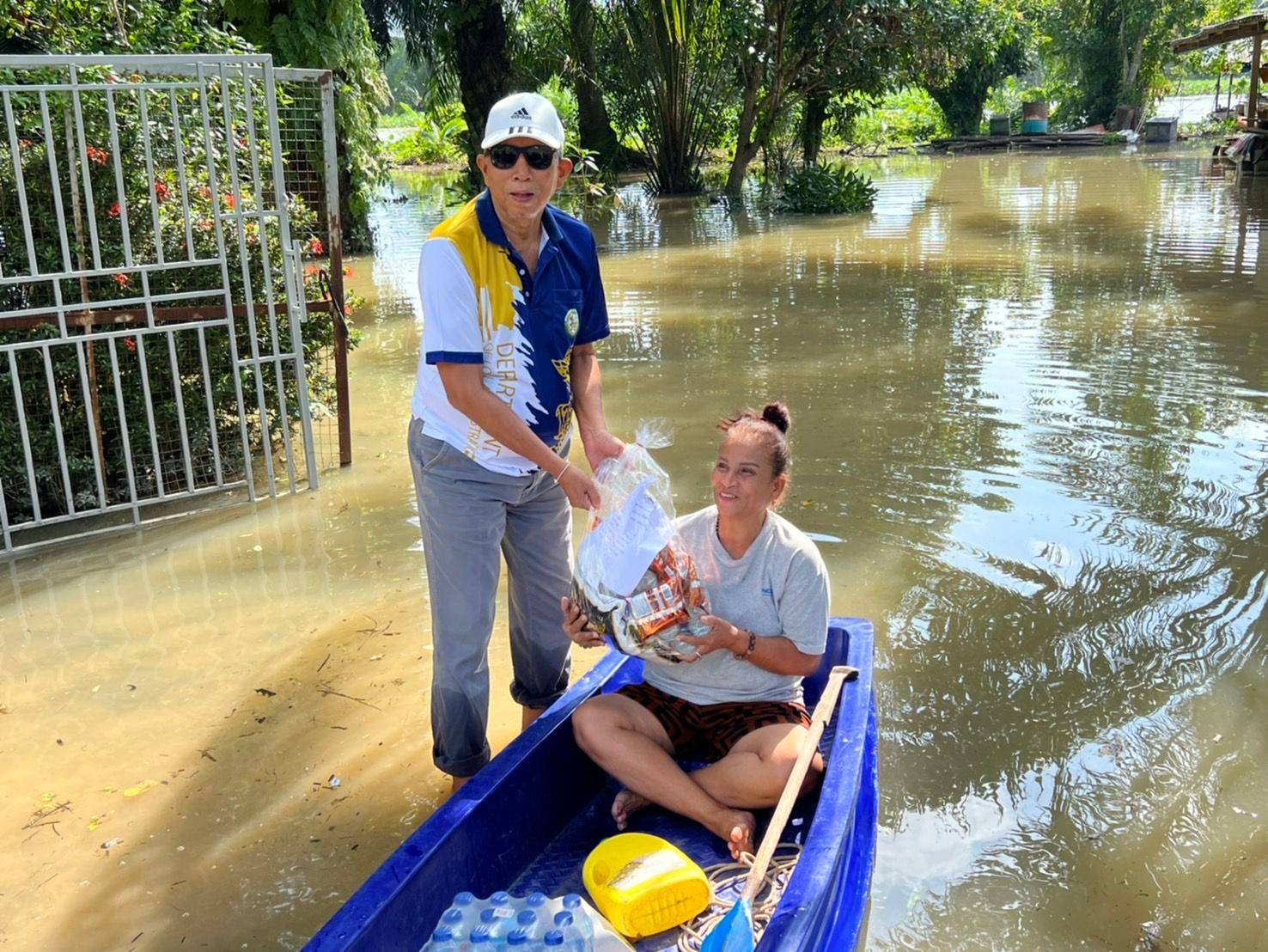 ข่าวประชาสัมพันธ์อบต.เขาหัวควาย:- วันที่ 20 ธันวาคม 2567 นายกสุเมธ เย็นมาก พร้อมด้วยคณะผู้บริหาร สมาชิกสภาอบต. พนักงานส่วนตำบลและพนักงานจ้างอบต.เขาหัวควาย ร่วมกันมอบถุงยังชีพ พร้อมทั้งให้กำลังใจกับพี่น้องประชาชนที่ได้รับความเดือดร้อนจากอุทกภัย ในหมู่ที่ 1 หมู่ที่ 2 และหมู่ที่ 4 ตำบลเขาหัวควาย